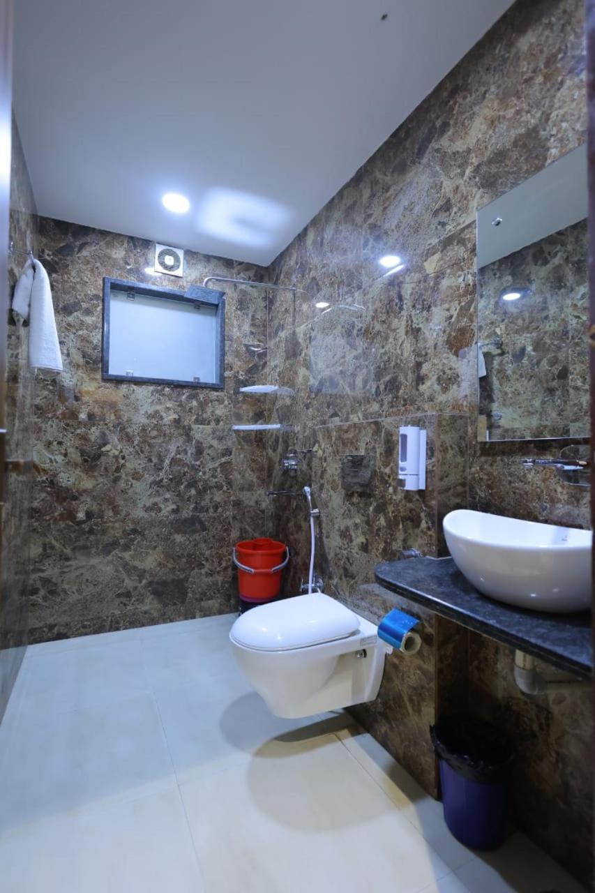 Hotel Golden Door Mathura Zewnętrze zdjęcie