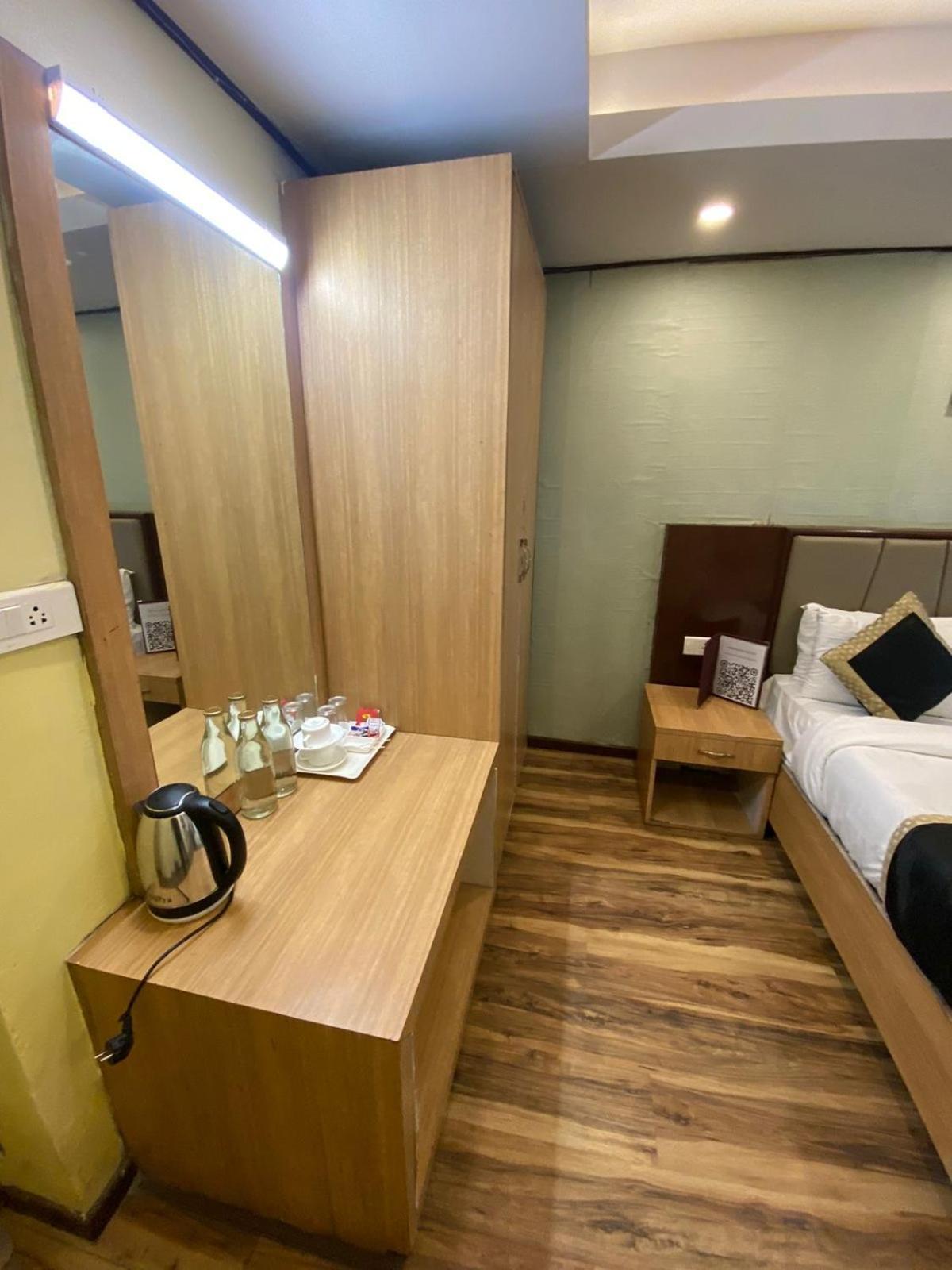 Hotel Golden Door Mathura Zewnętrze zdjęcie