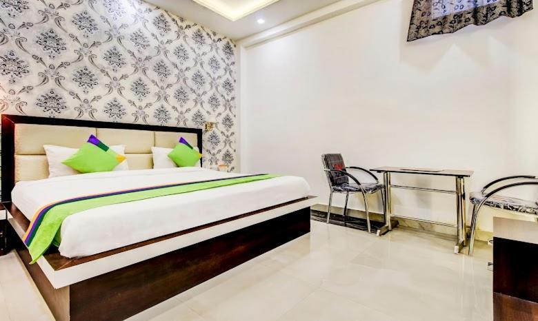 Hotel Golden Door Mathura Zewnętrze zdjęcie
