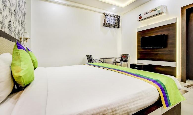 Hotel Golden Door Mathura Zewnętrze zdjęcie