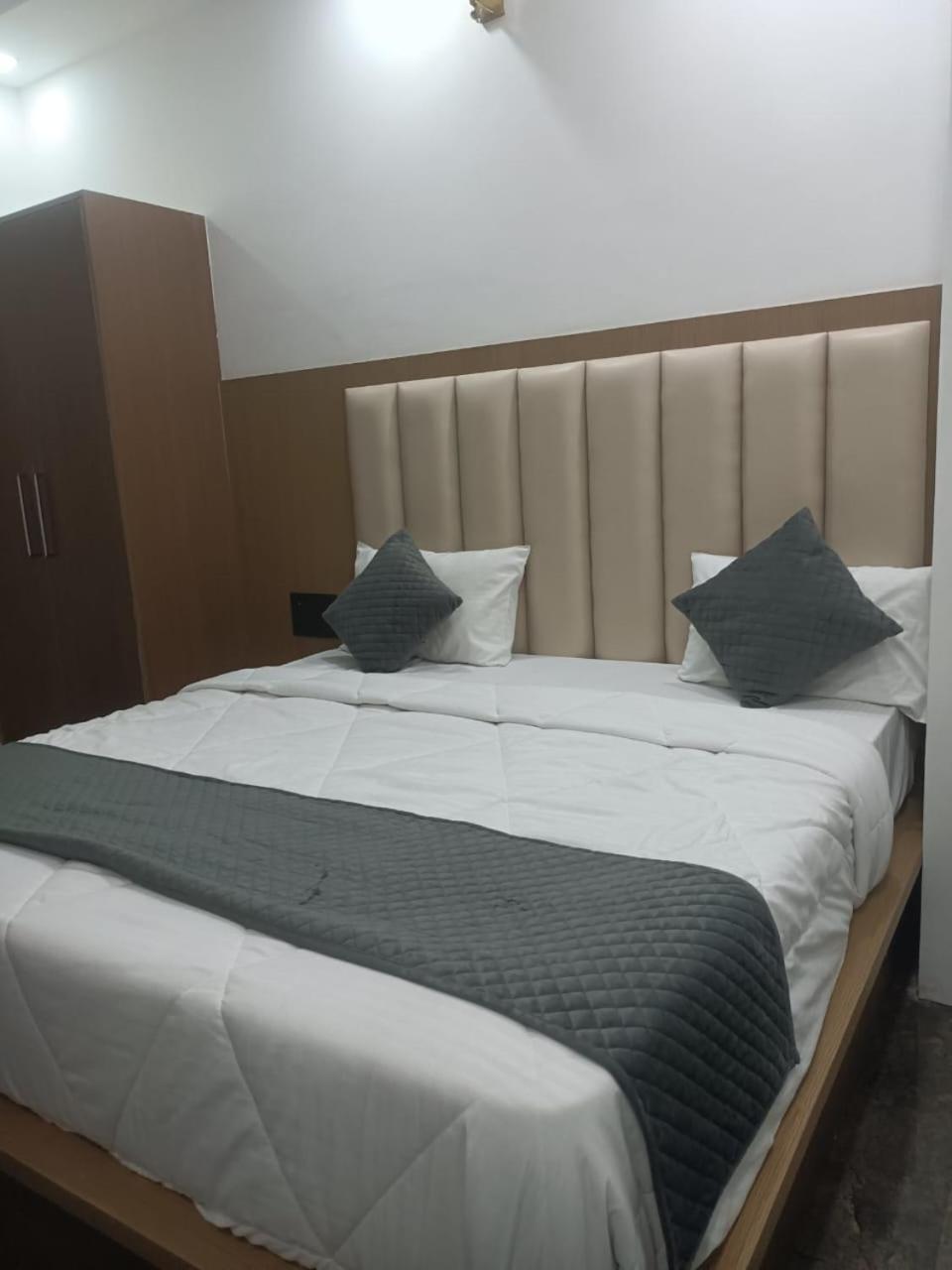 Hotel Golden Door Mathura Zewnętrze zdjęcie