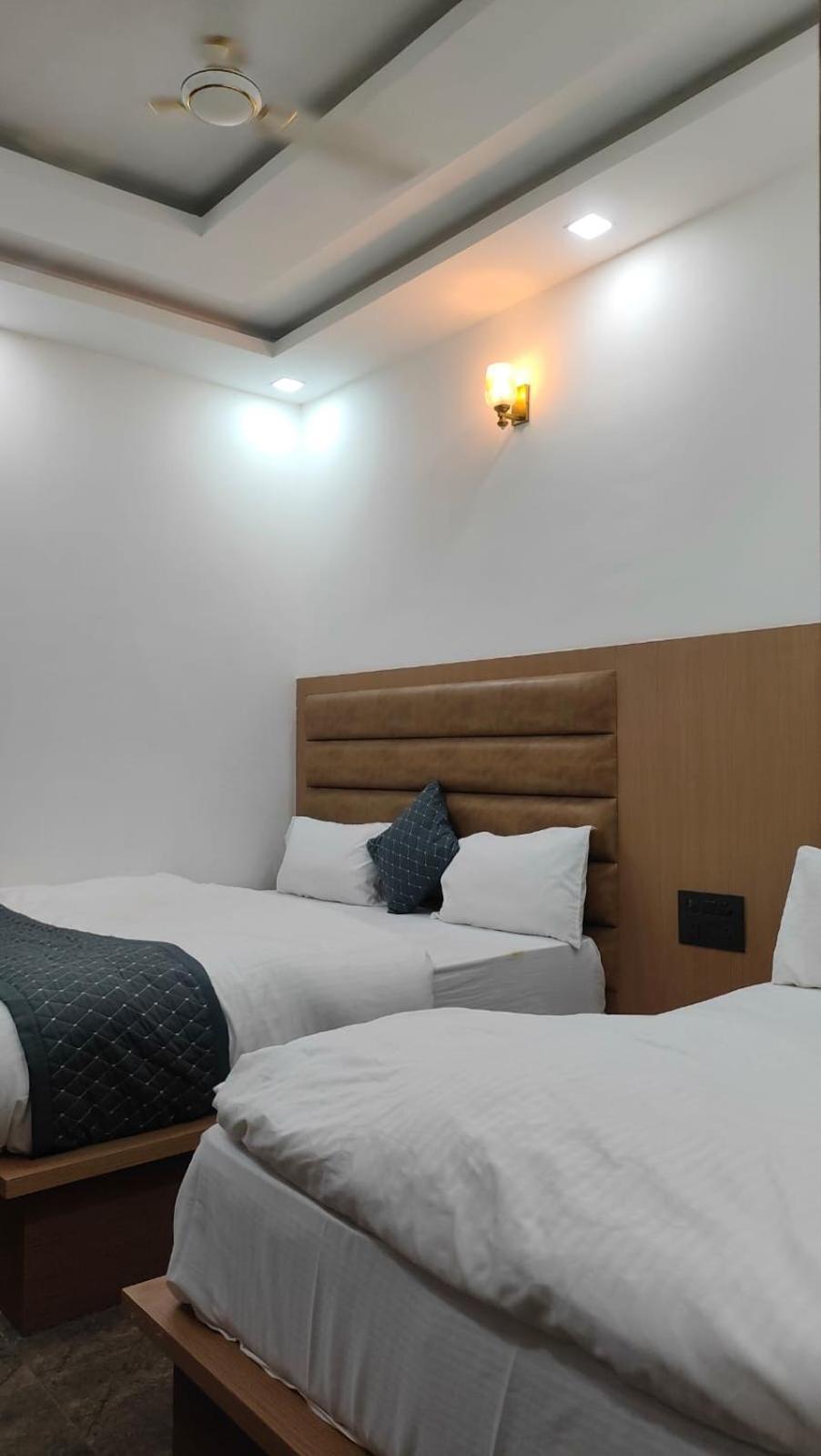 Hotel Golden Door Mathura Zewnętrze zdjęcie