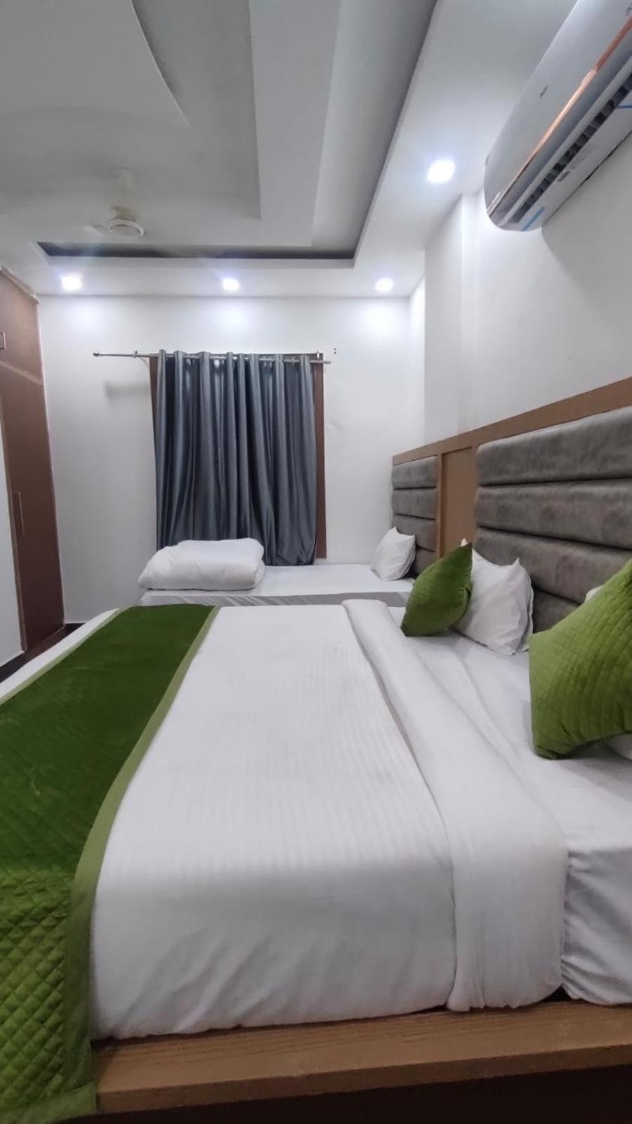Hotel Golden Door Mathura Zewnętrze zdjęcie