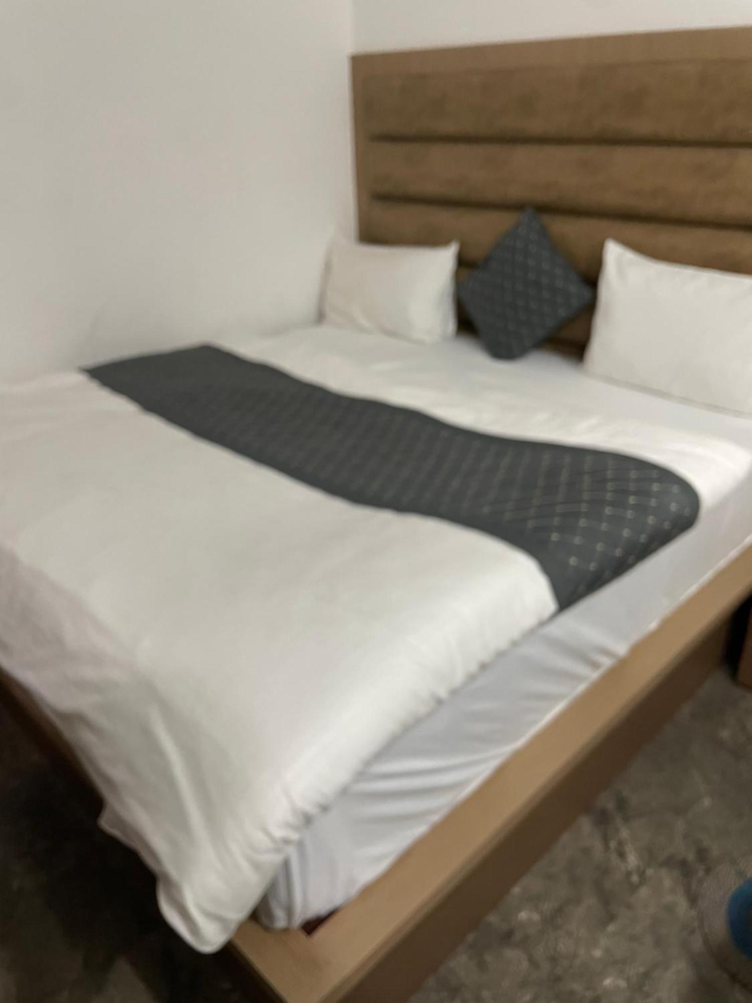Hotel Golden Door Mathura Zewnętrze zdjęcie