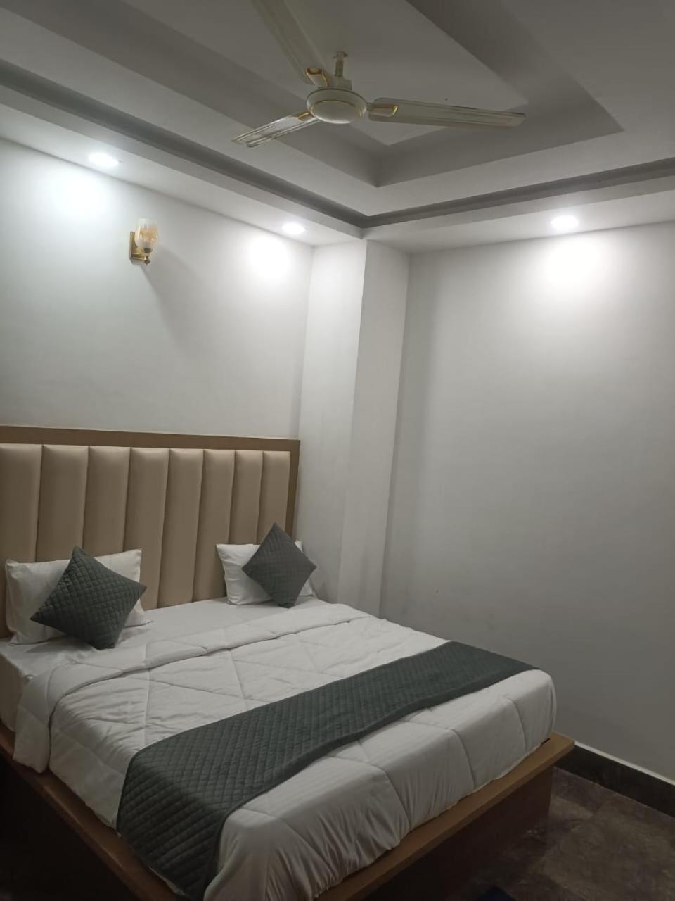 Hotel Golden Door Mathura Zewnętrze zdjęcie
