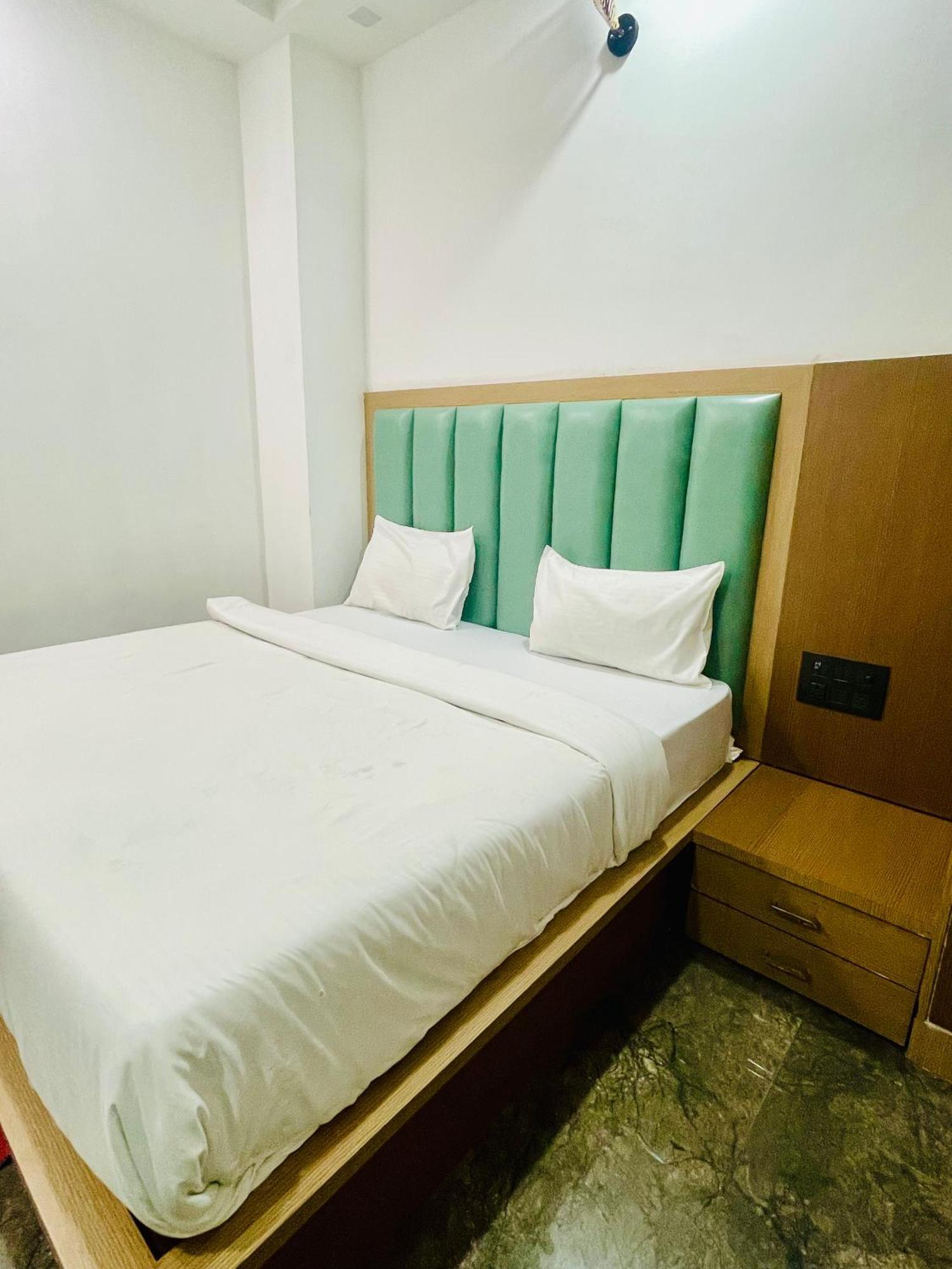 Hotel Golden Door Mathura Zewnętrze zdjęcie