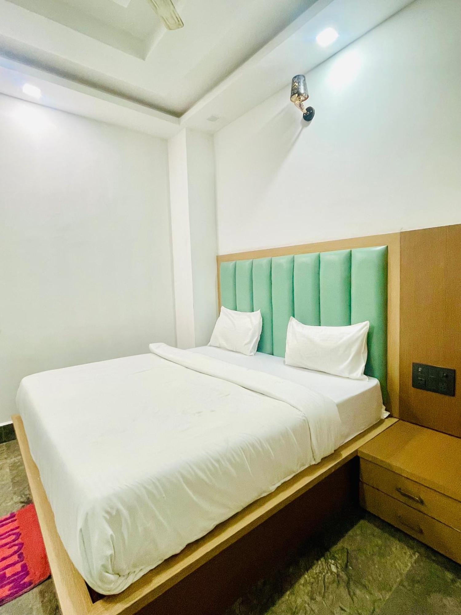 Hotel Golden Door Mathura Zewnętrze zdjęcie
